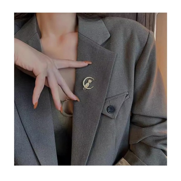 Elegant Gold and Silver Cat Moon Cat Lover Brooch - Picture 2 of 6